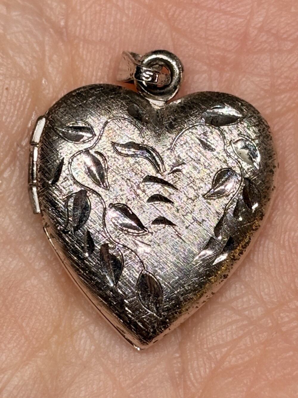 Vintage Victorian Style Engraved Floral Sterling silver Locket Pendant 0.9”